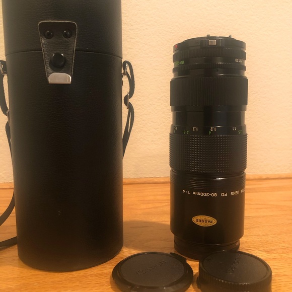 Canon 80-200 mm zoom lens 1:4 4 with case